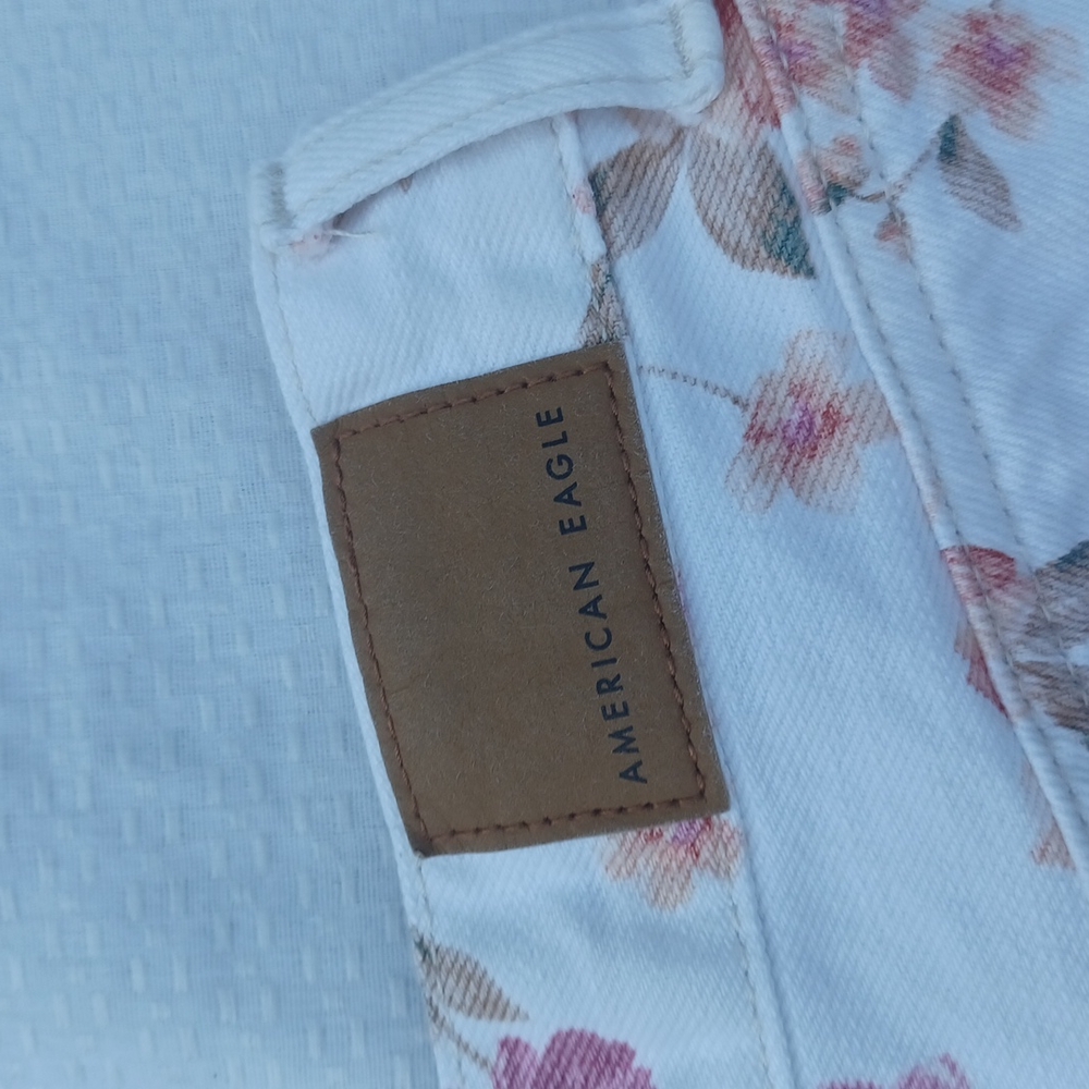 American Eagle Outfitters White Floral High Waist Shorts - Picture 9 of 10